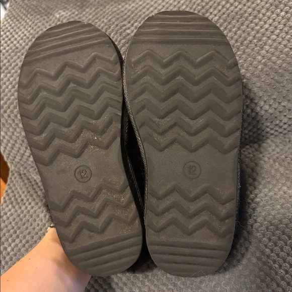 Girls Cat & Jack Fur-Lined Slippers - Picture 16 of 16